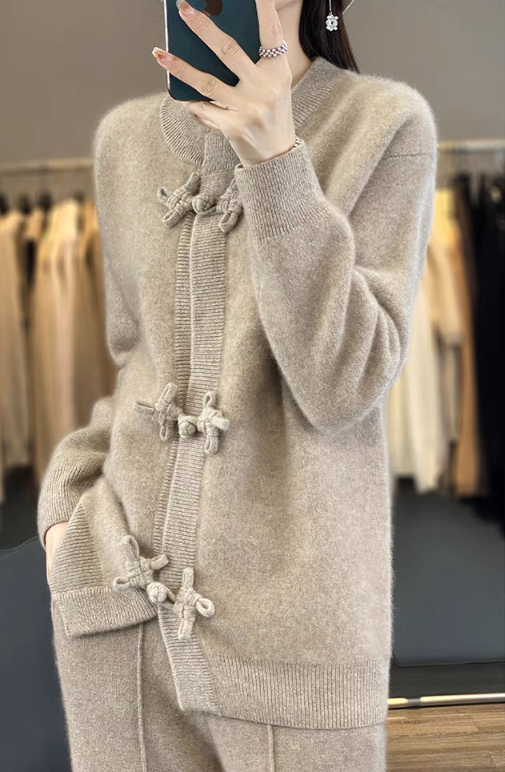 Women's Vintage Round Neck Cardigan Long Sleeve Knit Sweater