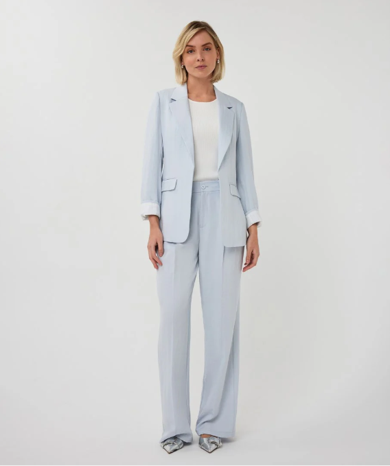 FINE CRINKLE LIGHT BLUE BLAZER